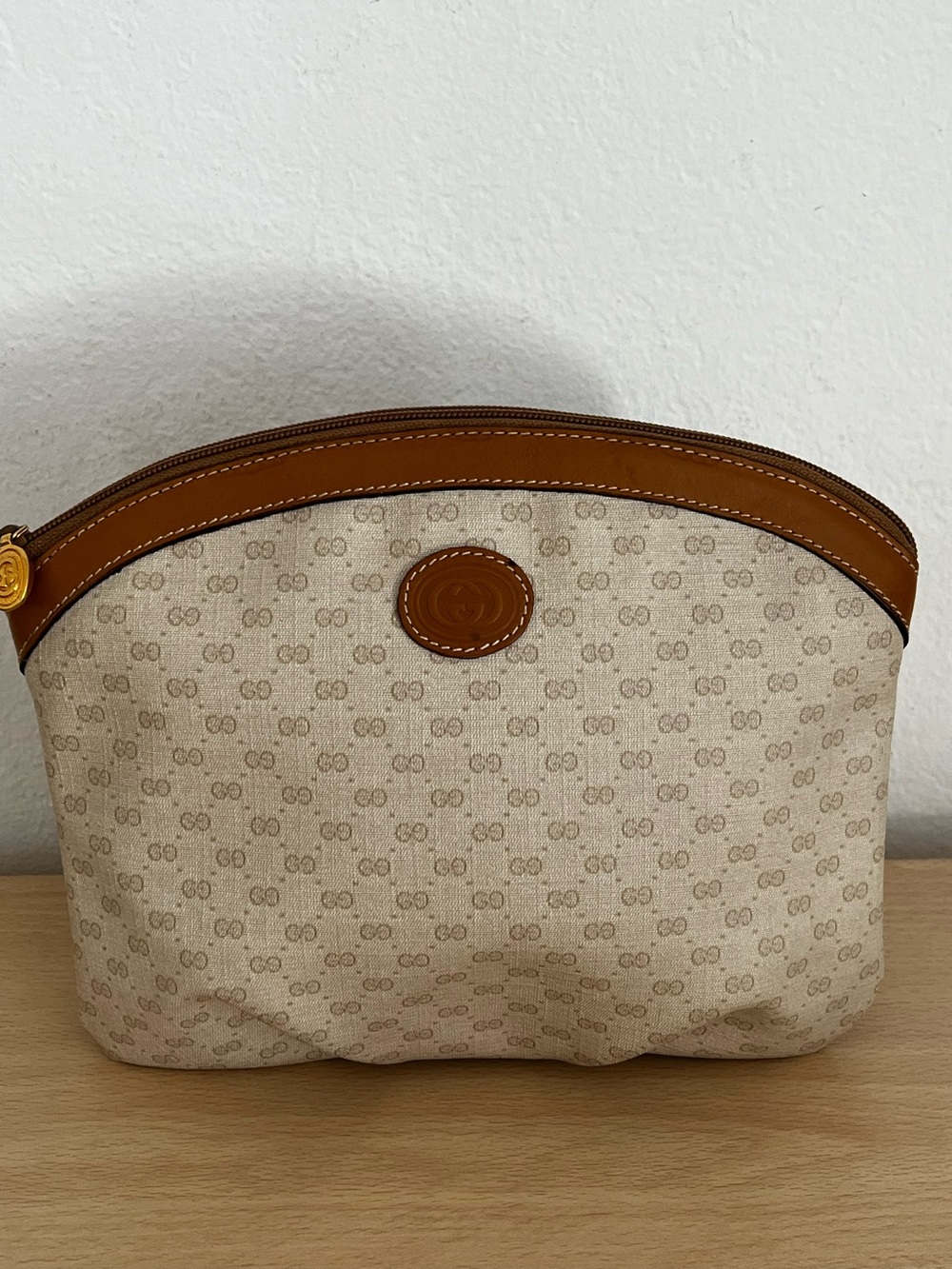 Gucci Crème Micro GG Supreme Dome Cosmetic Clutch Tan Leather Trim Vintage 1980s